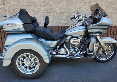 A motorcycle with a side car parked in front of a building.