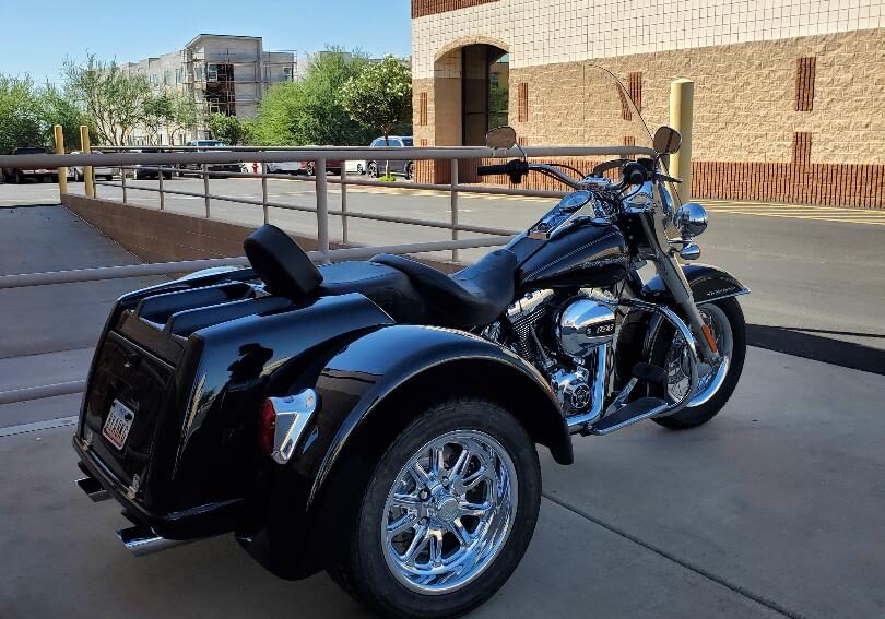 A motorcycle with a side car parked in front of a building.